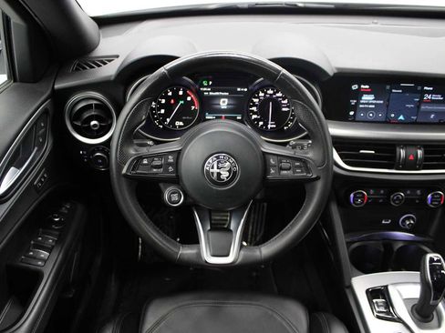 Used 2022 Alfa Romeo Stelvio Veloce image 6