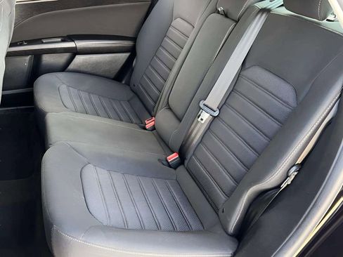 Used 2020 Ford Fusion SE image 16