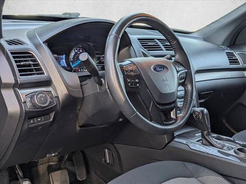 Used 2019 Ford Explorer XLT w/ Equipment Group 201A FWD image 3