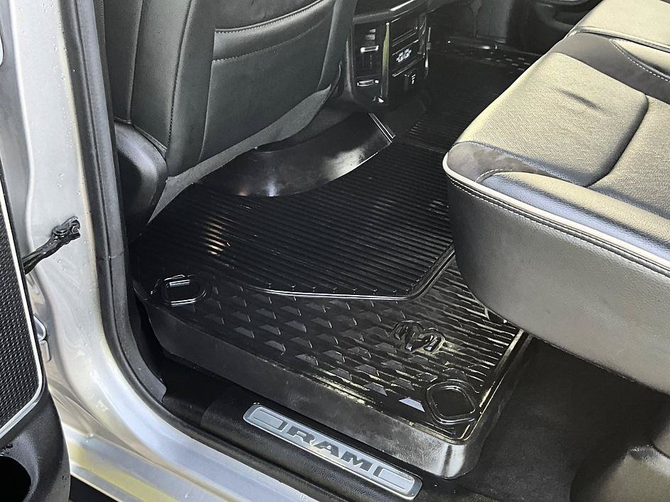 Used 2022 RAM 1500 Laramie AWD/4WD image 42