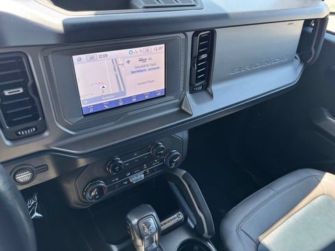 Used 2022 Ford Bronco Outer Banks AWD/4WD image 15