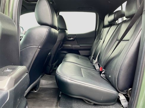 Used 2022 Toyota Tacoma TRD Off-Road w/ TRD Premium Off Road Package image 24