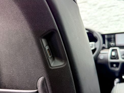 Used 2023 Kia Sorento S w/ Panoramic Sunroof Package AWD/4WD image 40