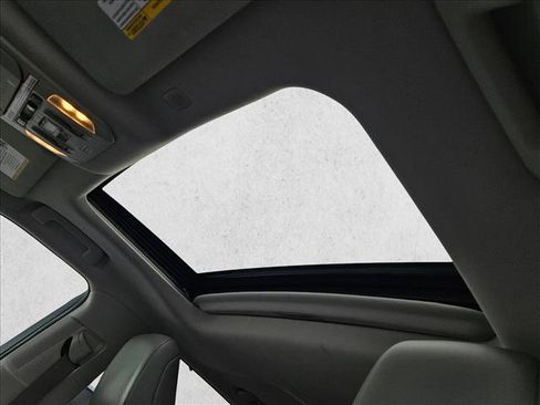 Used 2020 Toyota Highlander XLE AWD/4WD image 16