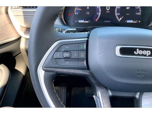 Used 2023 Jeep Grand Cherokee L Limited AWD/4WD image 17
