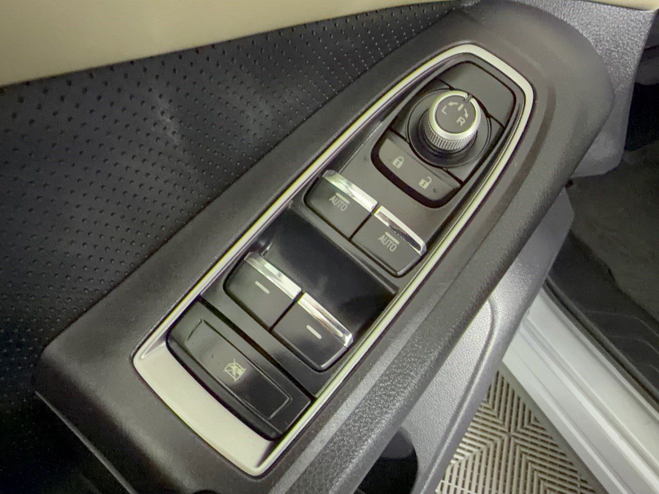 Used 2019 Subaru Ascent Limited AWD/4WD image 15