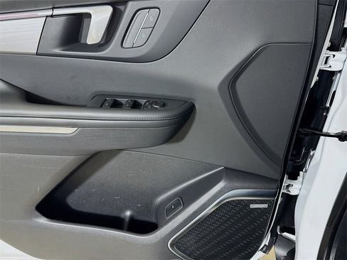 Used 2025 Buick Enclave Preferred image 16