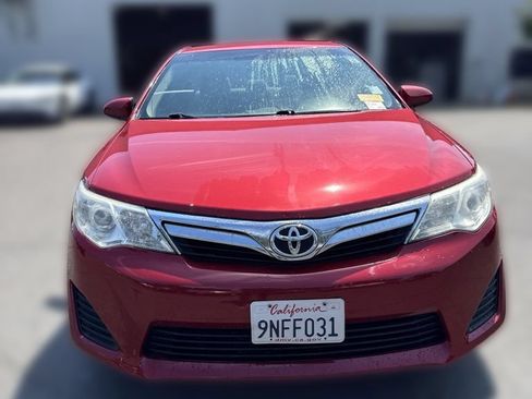 Used 2014 Toyota Camry LE FWD image 2