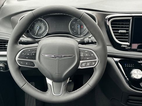 New 2026 Chrysler Pacifica Select image 14