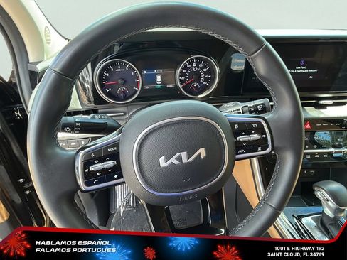 Used 2024 Kia Carnival EX FWD image 17