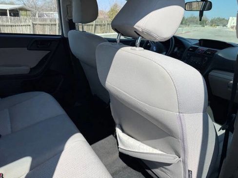 Used 2014 Subaru Forester 2.5i image 17