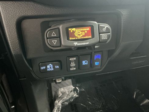 Used 2018 Toyota Tacoma TRD Sport AWD/4WD image 18