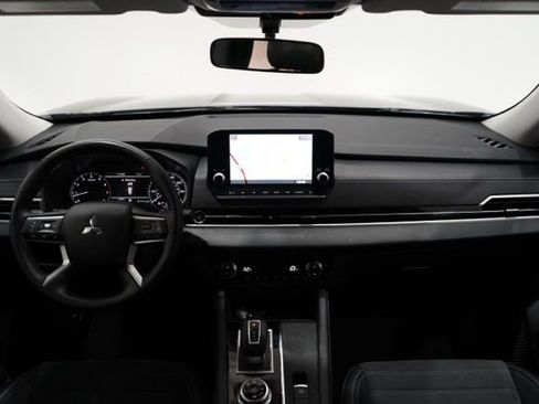 Used 2024 Mitsubishi Outlander SE image 13