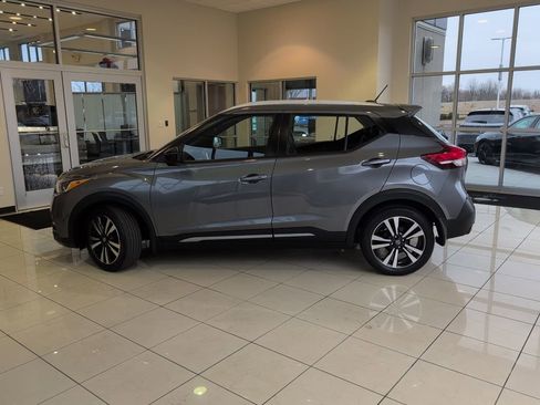 Used 2020 Nissan Kicks SR w/ SR Premium Package image 2