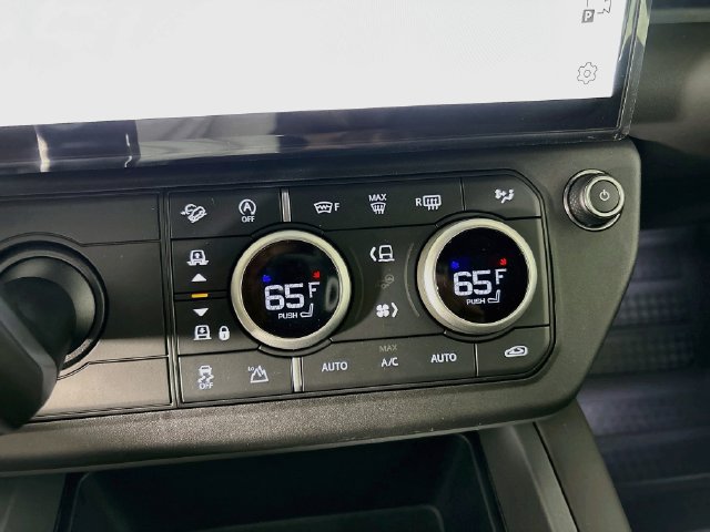 New 2026 Land Rover Defender 110 X-Dynamic SE AWD/4WD image 16