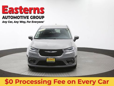 Used 2023 Chrysler Pacifica Touring-L FWD image 55