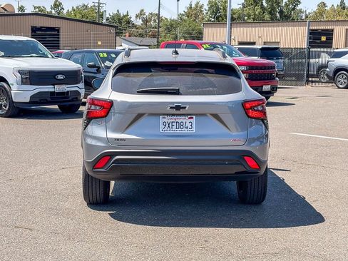 Used 2026 Chevrolet Trax RS FWD image 3