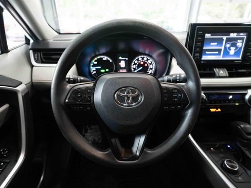 Used 2020 Toyota RAV4 XLE w/ Carpet Mat Package AWD/4WD image 21