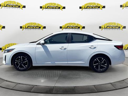 Used 2024 Nissan Sentra SV FWD image 2
