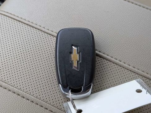 Used 2023 Chevrolet Traverse Premier FWD image 42