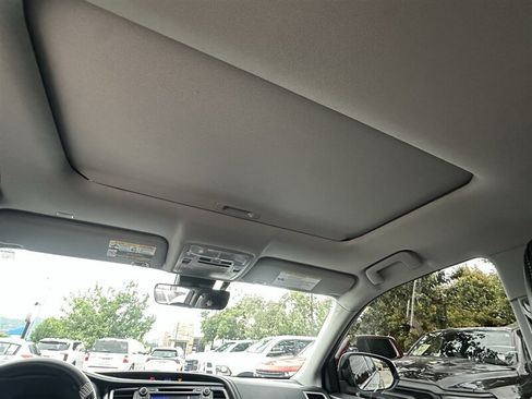 Used 2019 Toyota Highlander XLE AWD/4WD image 42