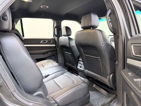 Used 2017 Ford Explorer XLT w/ Equipment Group 202A FWD image 32
