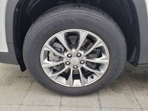 Used 2020 Jeep Cherokee Latitude Plus image 31