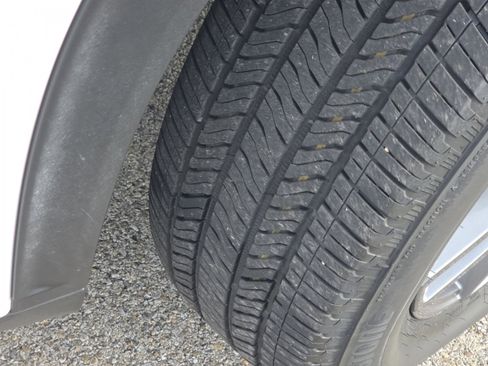 Used 2025 GMC Acadia Elevation image 13