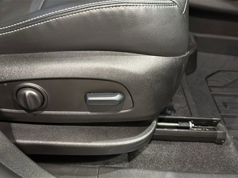 Used 2022 GMC Terrain SLT w/ Tech Package image 13