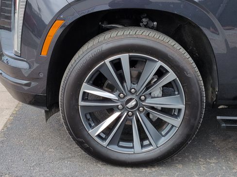 New 2025 Cadillac Escalade ESV Sport w/ LPO, Floor Liner Package AWD/4WD image 96
