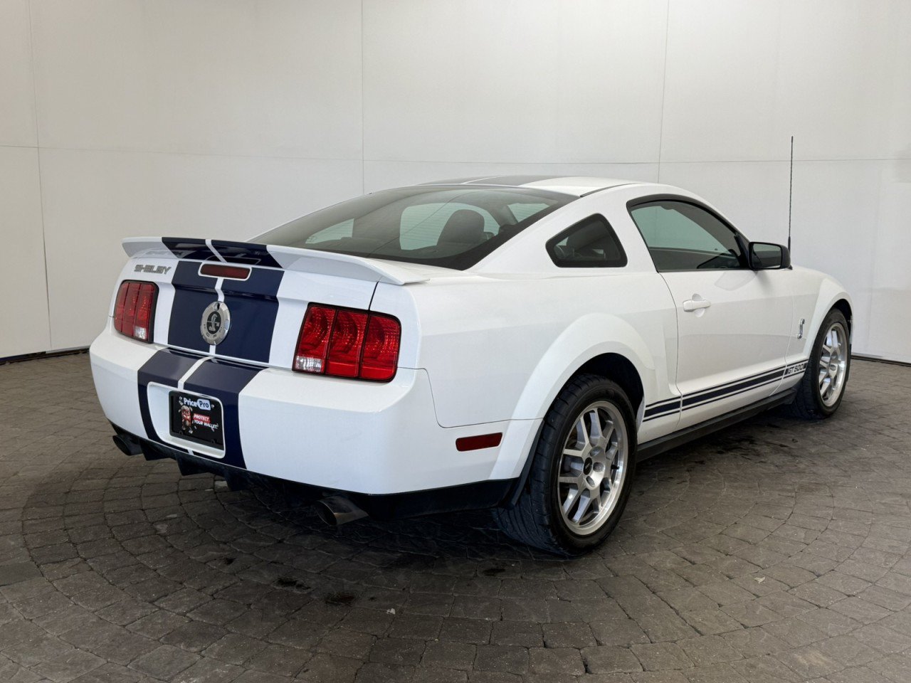 Used 2007 Ford Mustang Shelby GT500 RWD image 9
