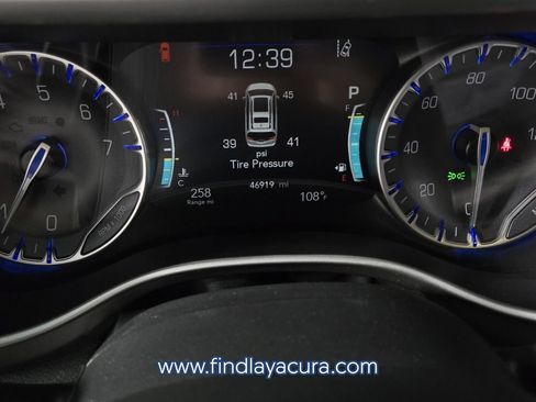 Used 2024 Chrysler Pacifica Touring-L FWD image 27