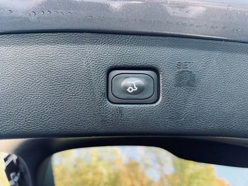 Used 2023 Ford Edge SEL w/ Sport Appearance Package image 17