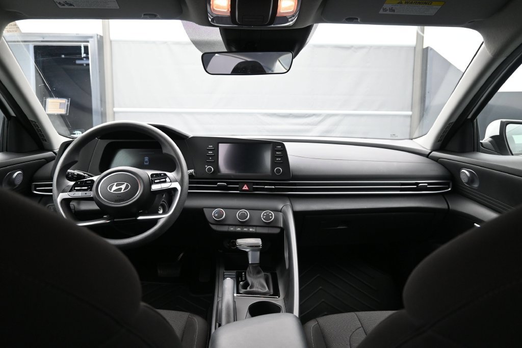 Used 2024 Hyundai Elantra SE FWD image 18