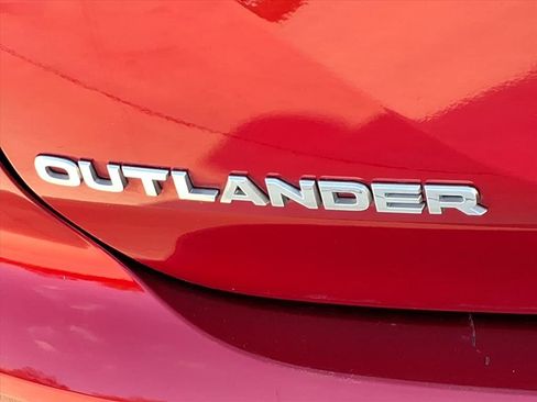 Used 2024 Mitsubishi Outlander SE image 13