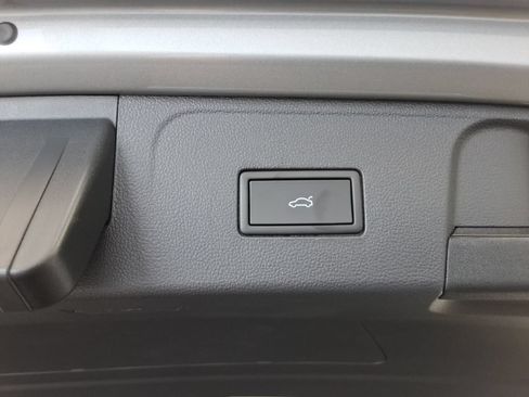Used 2026 Volkswagen Atlas SE w/ Panoramic Sunroof Package FWD image 23