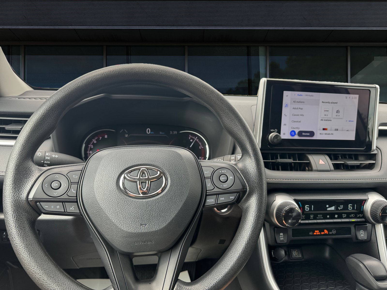 Used 2024 Toyota RAV4 XLE FWD image 3