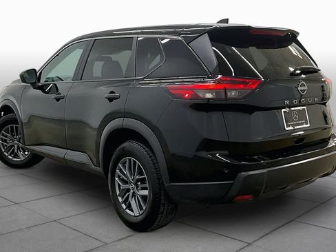 Used 2024 Nissan Rogue S FWD image 12