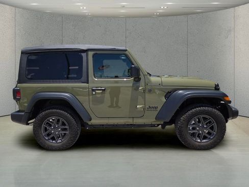 Used 2025 Jeep Wrangler Sport AWD/4WD image 2