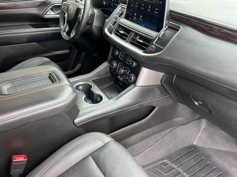 Used 2023 Chevrolet Tahoe Z71 w/ Z71 Off-Road Package AWD/4WD image 18