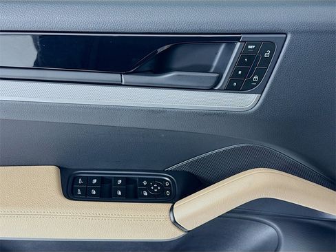 Certified 2025 Porsche Cayenne image 11