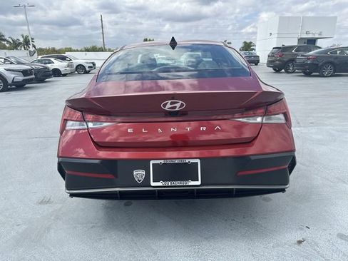 Used 2025 Hyundai Elantra SEL image 16