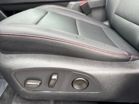 Used 2025 Chevrolet Traverse Z71 image 14