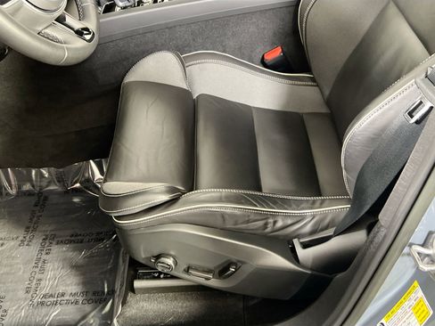 Used 2022 Volvo XC60 B5 R-Design w/ Advanced Package image 18