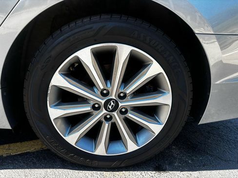 Used 2016 Hyundai Sonata Limited w/ Option Group 04 FWD image 10