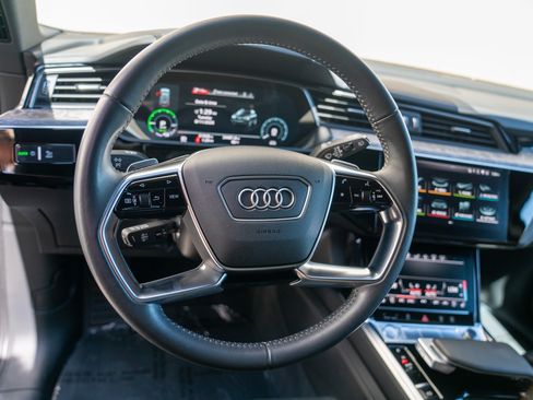 Used 2019 Audi e-tron Prestige w/ Prestige Package AWD/4WD image 12