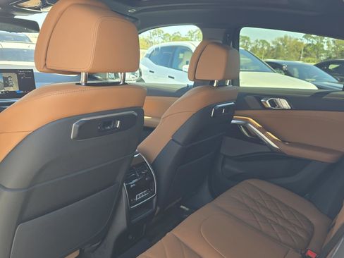 New 2026 BMW X6 xDrive40i w/ Climate Comfort Package image 10