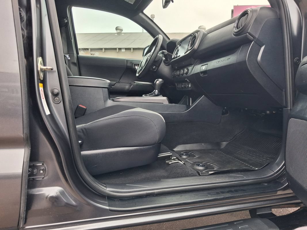 Used 2020 Toyota Tacoma TRD Off-Road w/ Technology Package AWD/4WD image 22