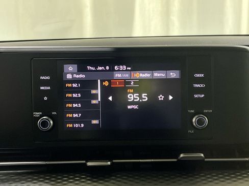 Used 2024 Kia Carnival LX image 18