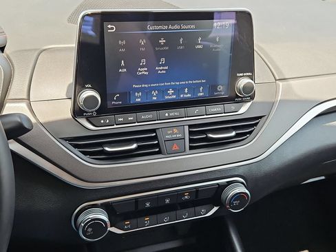 Used 2025 Nissan Altima 2.5 SR FWD image 19